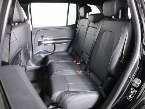 Certified 2025 Mercedes-Benz GLB 250 4MATIC image 39