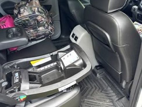 Used 2022 GMC Terrain SLT w/ Infotainment Package II FWD image 4
