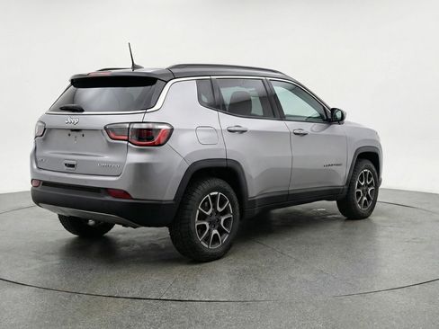 Used 2025 Jeep Compass Trailhawk AWD/4WD image 9
