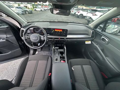 New 2025 Kia Sorento LX image 22