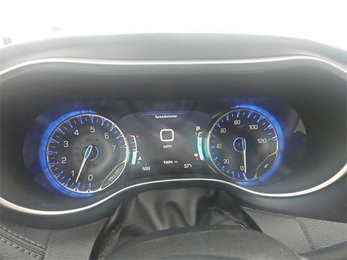 Used 2020 Chrysler Pacifica Limited w/ Tire & Wheel Group image 9