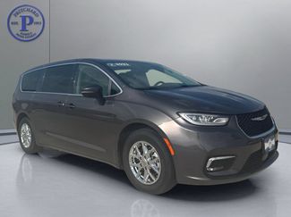 Used 2023 Chrysler Pacifica Touring-L FWD video 1