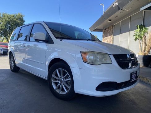 Used 2014 Dodge Grand Caravan SXT FWD image 36