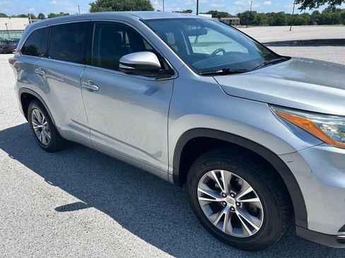 Used 2015 Toyota Highlander Plus FWD image 7