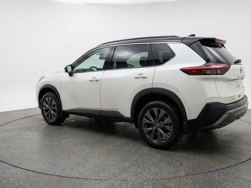Used 2025 Nissan Rogue SV image 6