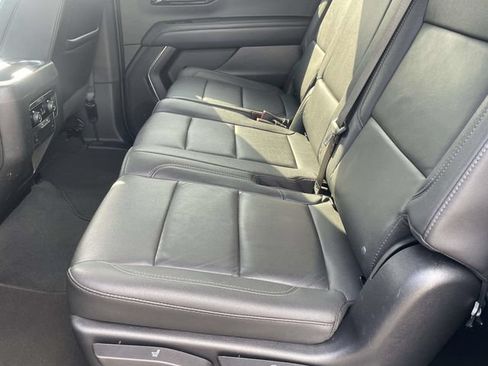 Used 2025 Chevrolet Suburban LT RWD image 12