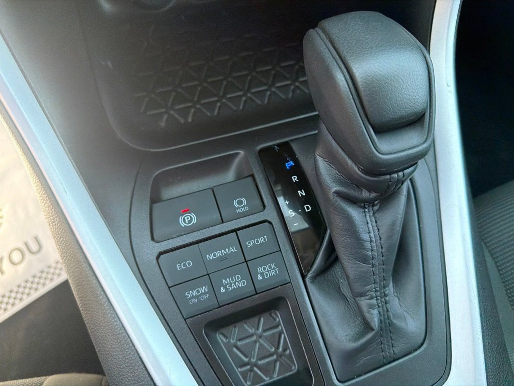 Used 2025 Toyota RAV4 LE AWD/4WD image 19
