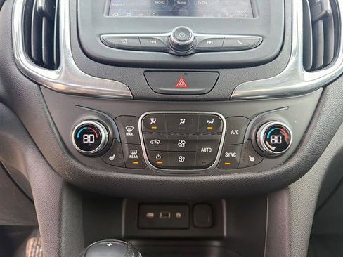 Used 2020 Chevrolet Equinox LT w/ Driver Convenience Package image 16