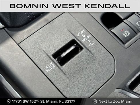 Used 2024 Toyota Highlander LE image 22