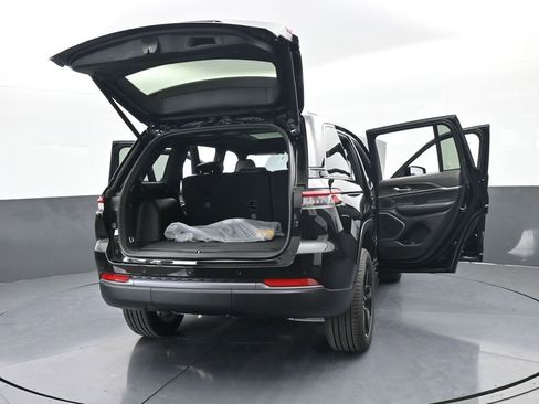 New 2026 Jeep Grand Cherokee Limited w/ Limited Altitude Package RWD image 60