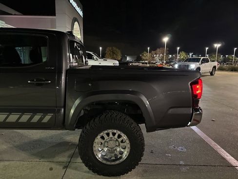 Used 2019 Toyota Tacoma SR5 image 7