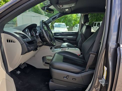 Used 2018 Dodge Grand Caravan SXT FWD image 9
