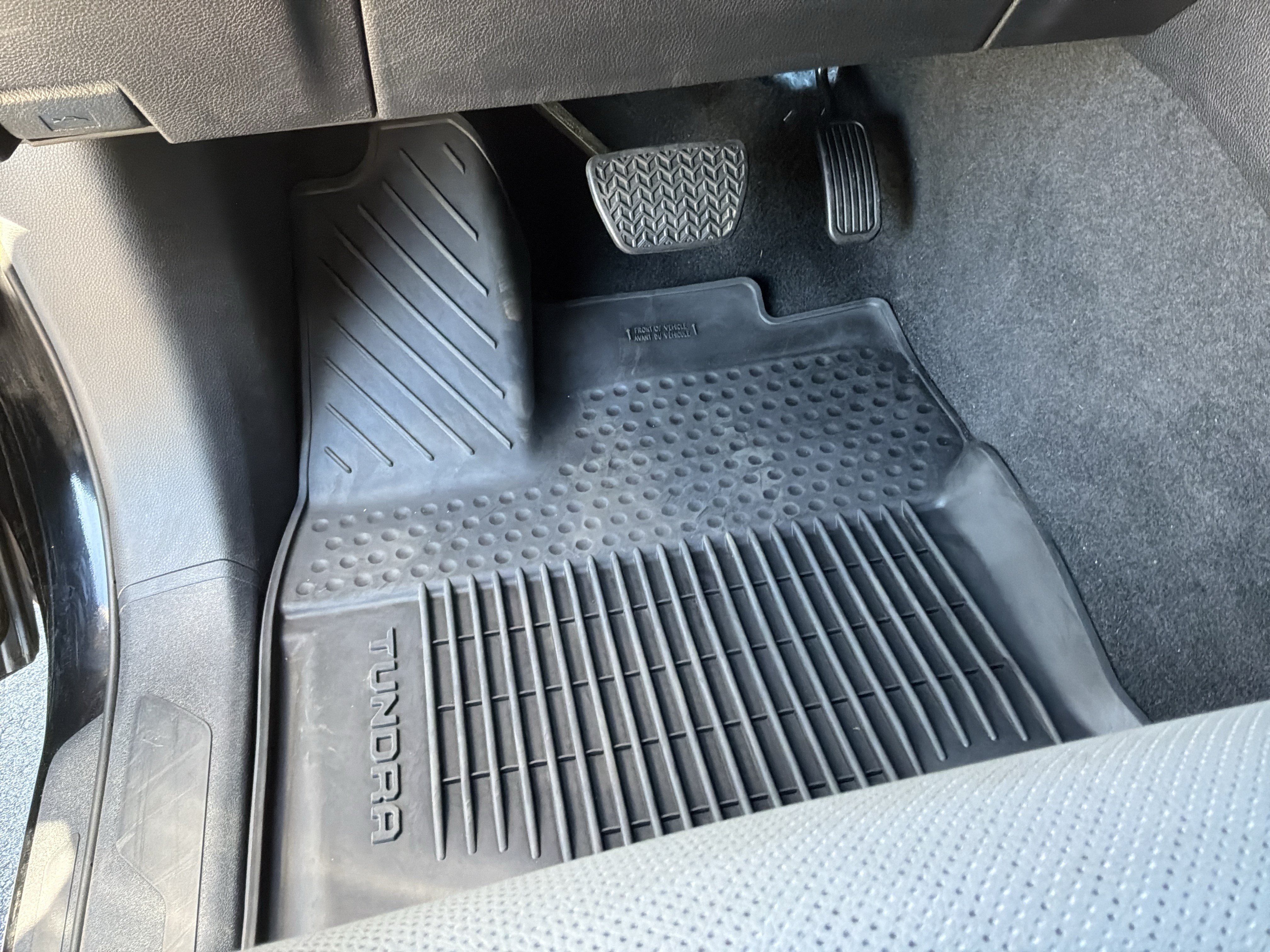 Used 2025 Toyota Tundra Limited AWD/4WD image 17