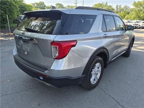 Used 2022 Ford Explorer XLT w/ Equipment Group 202A AWD/4WD image 29