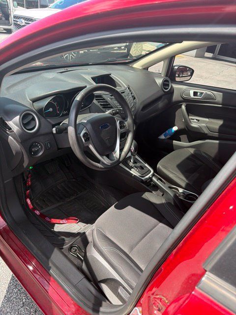 Used 2016 Ford Fiesta SE w/ SE Black Package FWD image 8