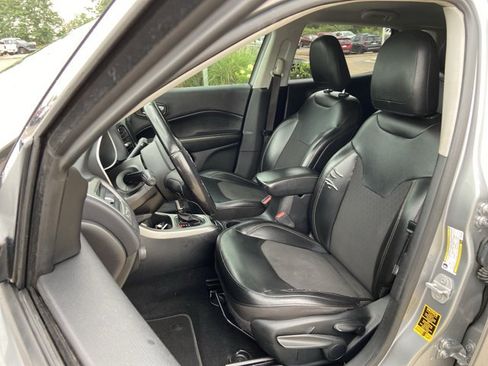 Used 2019 Jeep Compass Latitude FWD image 20
