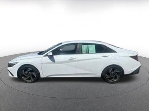 Used 2025 Hyundai Elantra Limited FWD image 3