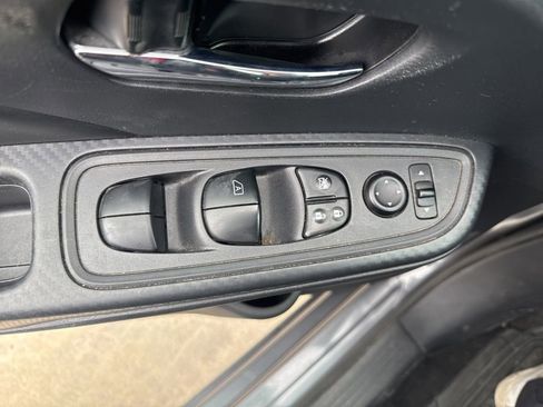 Used 2020 Nissan Versa SV image 12