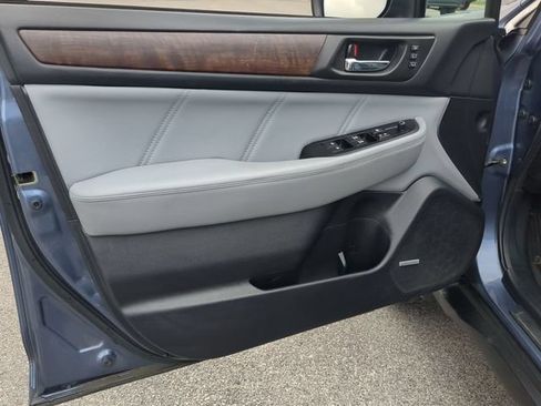Used 2018 Subaru Outback 2.5i Limited AWD/4WD image 12