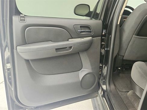 Used 2009 Chevrolet Suburban LS image 25