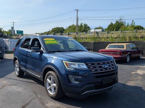 Used 2017 Ford Explorer XLT w/ Equipment Group 201A AWD/4WD image 2