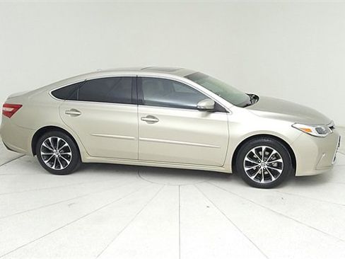 Used 2016 Toyota Avalon XLE Premium image 4