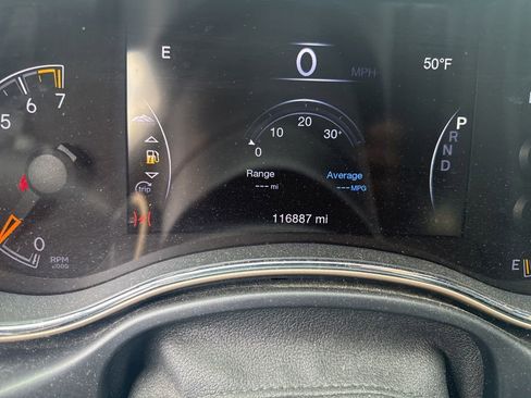 Used 2017 Jeep Grand Cherokee Overland image 12