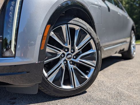 Used 2023 Cadillac Lyriq 2WD image 36