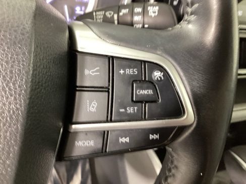 Used 2022 Toyota Highlander XLE AWD/4WD image 21