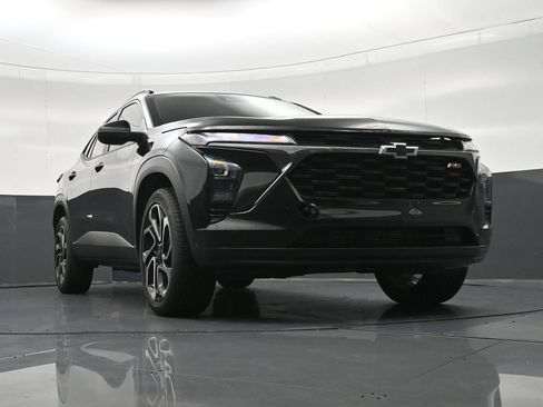 Used 2025 Chevrolet Trax RS w/ Driver Confidence Package FWD image 30