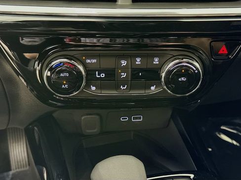 New 2026 Chevrolet Trax RS w/ Sunroof Package FWD image 17