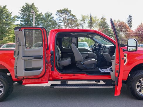 Used 2019 Ford F250 XLT w/ XLT Premium Package AWD/4WD image 11
