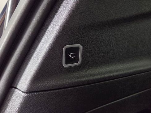 Used 2018 Chrysler Pacifica Touring-L Plus w/ S Appearance Package FWD image 12