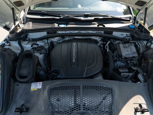 Certified 2021 Porsche Macan AWD/4WD image 15