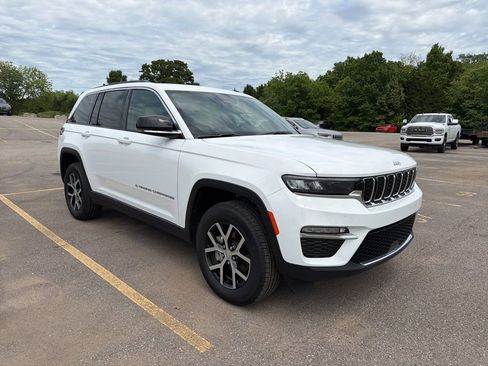 Used 2025 Jeep Grand Cherokee Limited w/ Trailer Tow Package AWD/4WD image 1