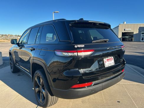 New 2025 Jeep Grand Cherokee Limited w/ Luxury Tech Group II image 7