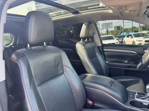 Used 2019 Toyota Highlander Limited Platinum w/ Carpet Mat Package (TMS) AWD/4WD image 12