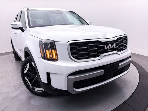 Used 2024 Kia Telluride S FWD image 7