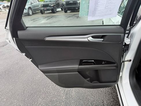 Used 2016 Ford Fusion SE FWD image 15