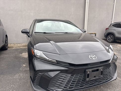 Used 2025 Toyota Camry SE image 21