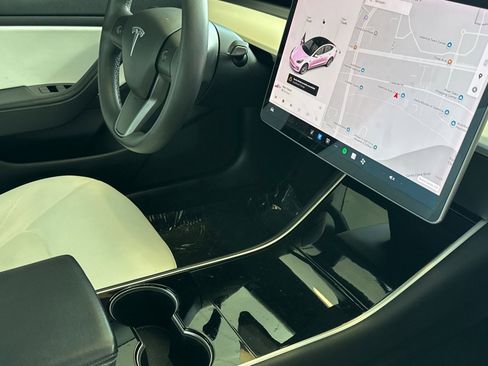 Used 2020 Tesla Model 3 Standard Range Plus image 12