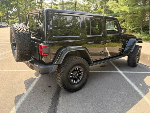Used 2024 Jeep Wrangler Unlimited Rubicon AWD/4WD image 9