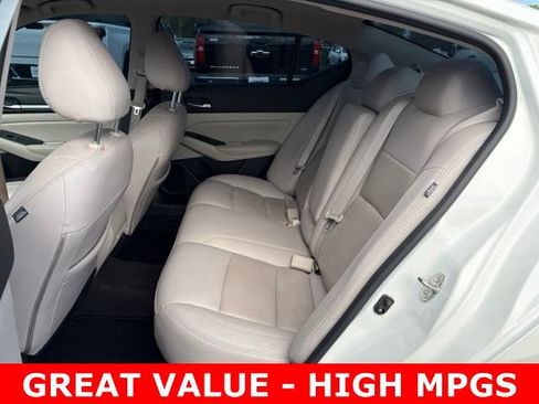 Used 2022 Nissan Altima 2.5 SV FWD image 15
