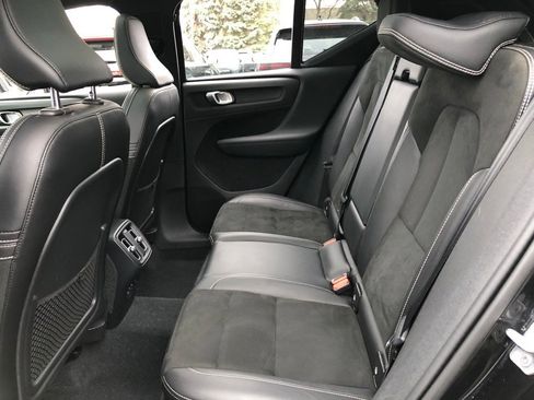 Used 2022 Volvo XC40 T5 R-Design w/ Advanced Package image 34