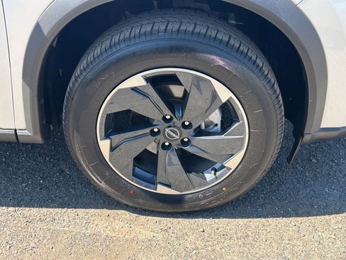 Used 2025 Nissan Rogue SV FWD image 32