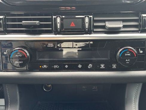 Used 2023 Nissan Pathfinder SV w/ SV Premium Package image 31