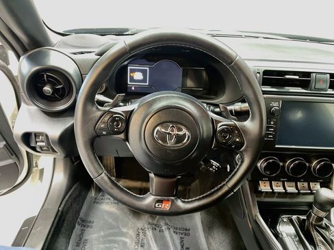 Used 2025 Toyota GR86 w/ ALL Weather Mat Package (TMS) RWD image 11