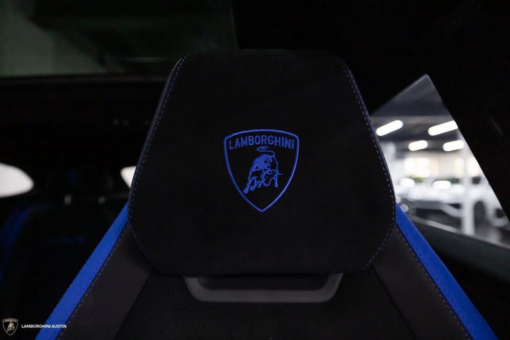 Used 2024 Lamborghini Urus Performante AWD/4WD image 30