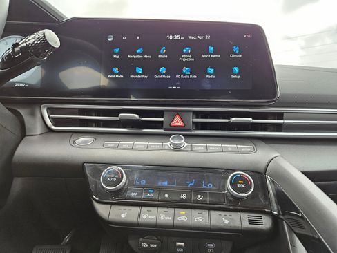 Used 2025 Hyundai Elantra SEL image 27