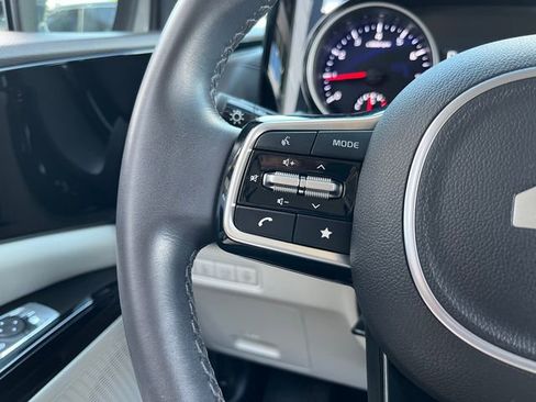 Used 2023 Kia Carnival EX FWD image 25